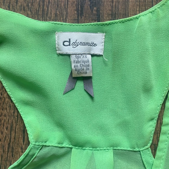 Dynamite Green Blouse - Picture 2 of 3